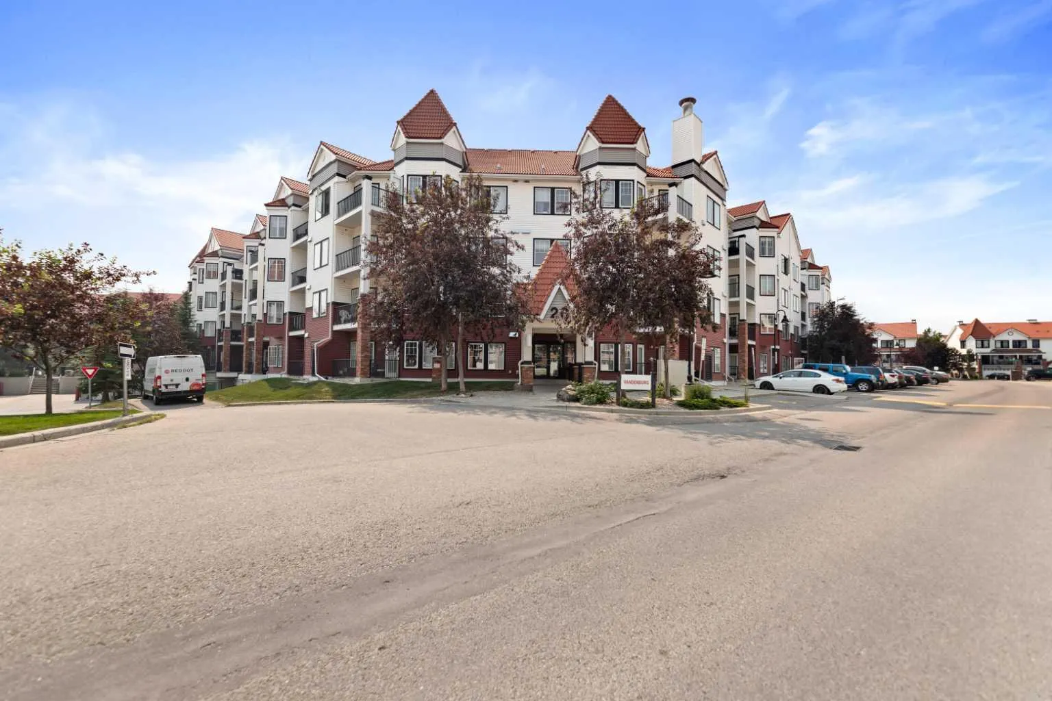 20 Royal Oak Nw Plaza Unit 205, Calgary