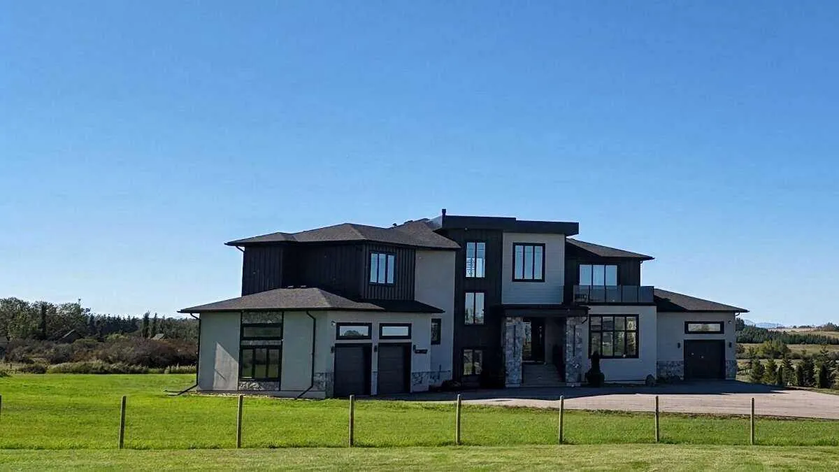 40075 299 E Avenue, Foothills County