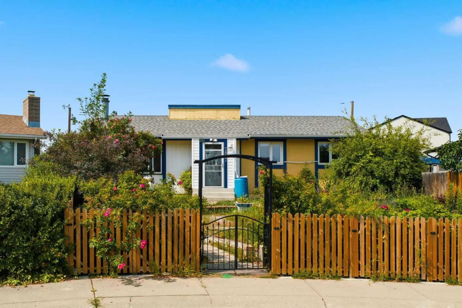 7807 Olympia Se Bay, Calgary