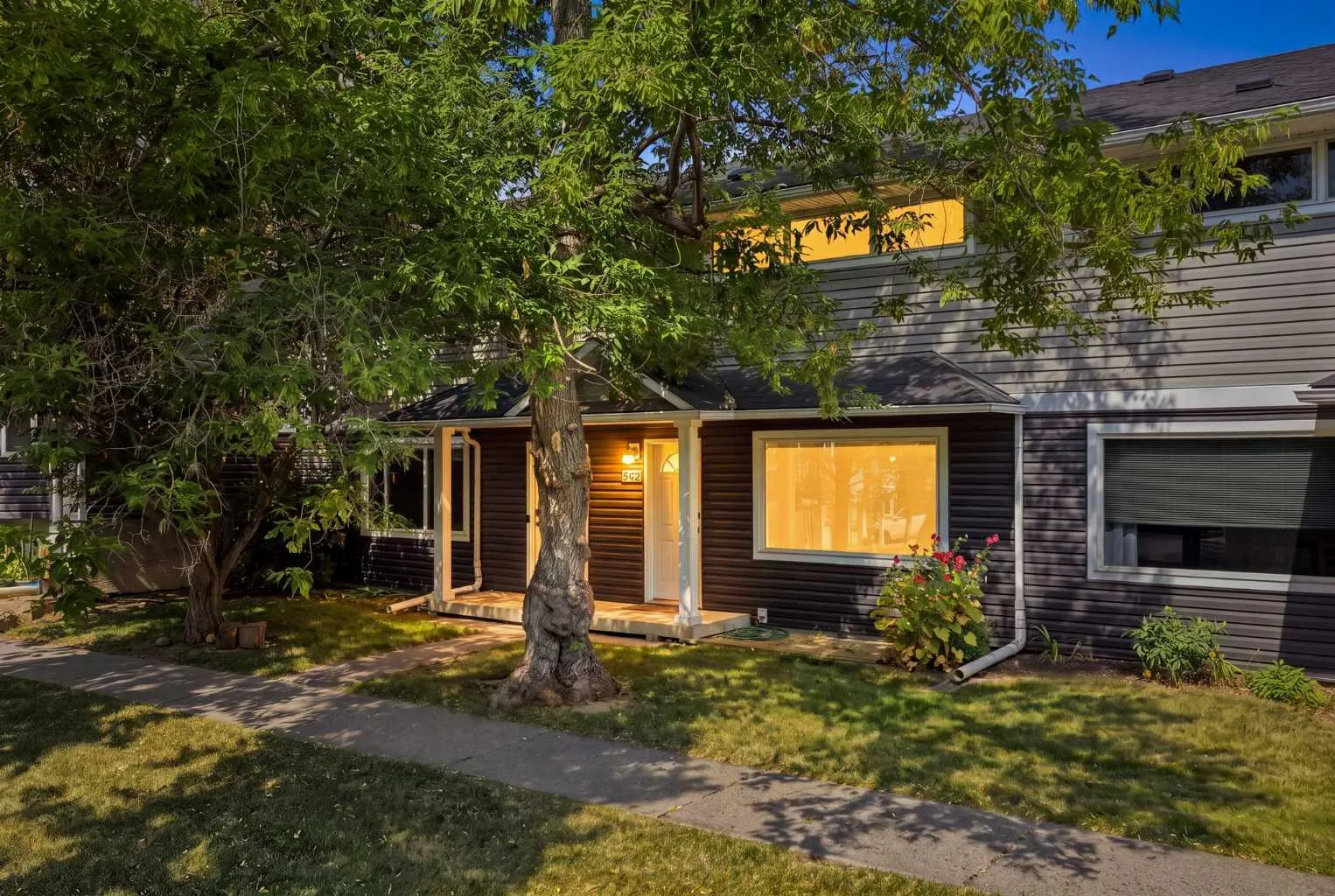 542 Regal Ne Park, Calgary