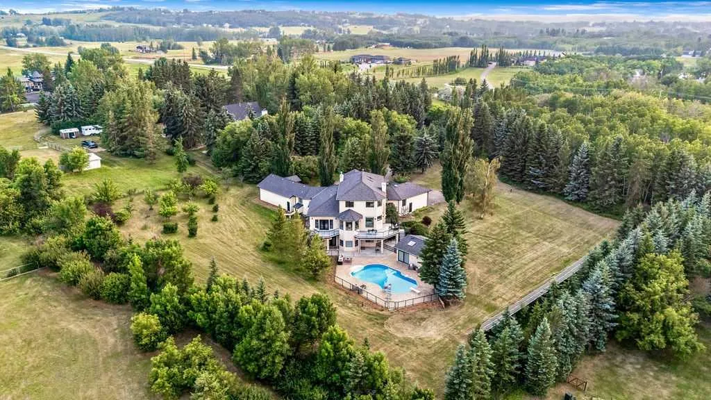242048 32 E Street, Foothills County