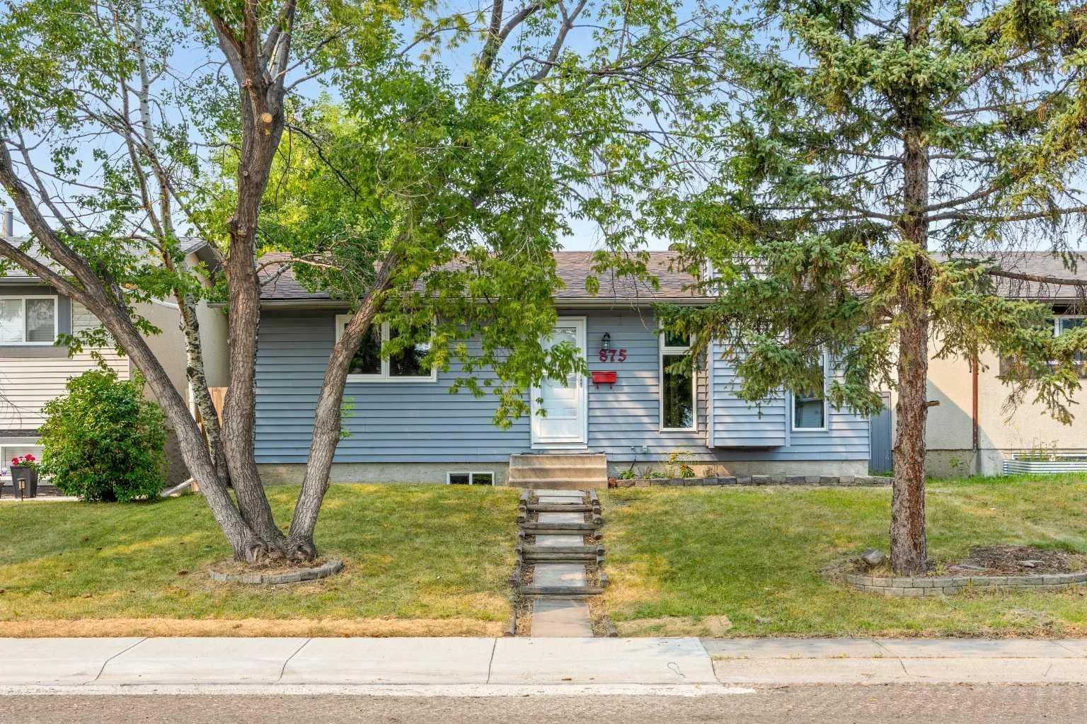 875 Pinecliff Ne Drive, Calgary