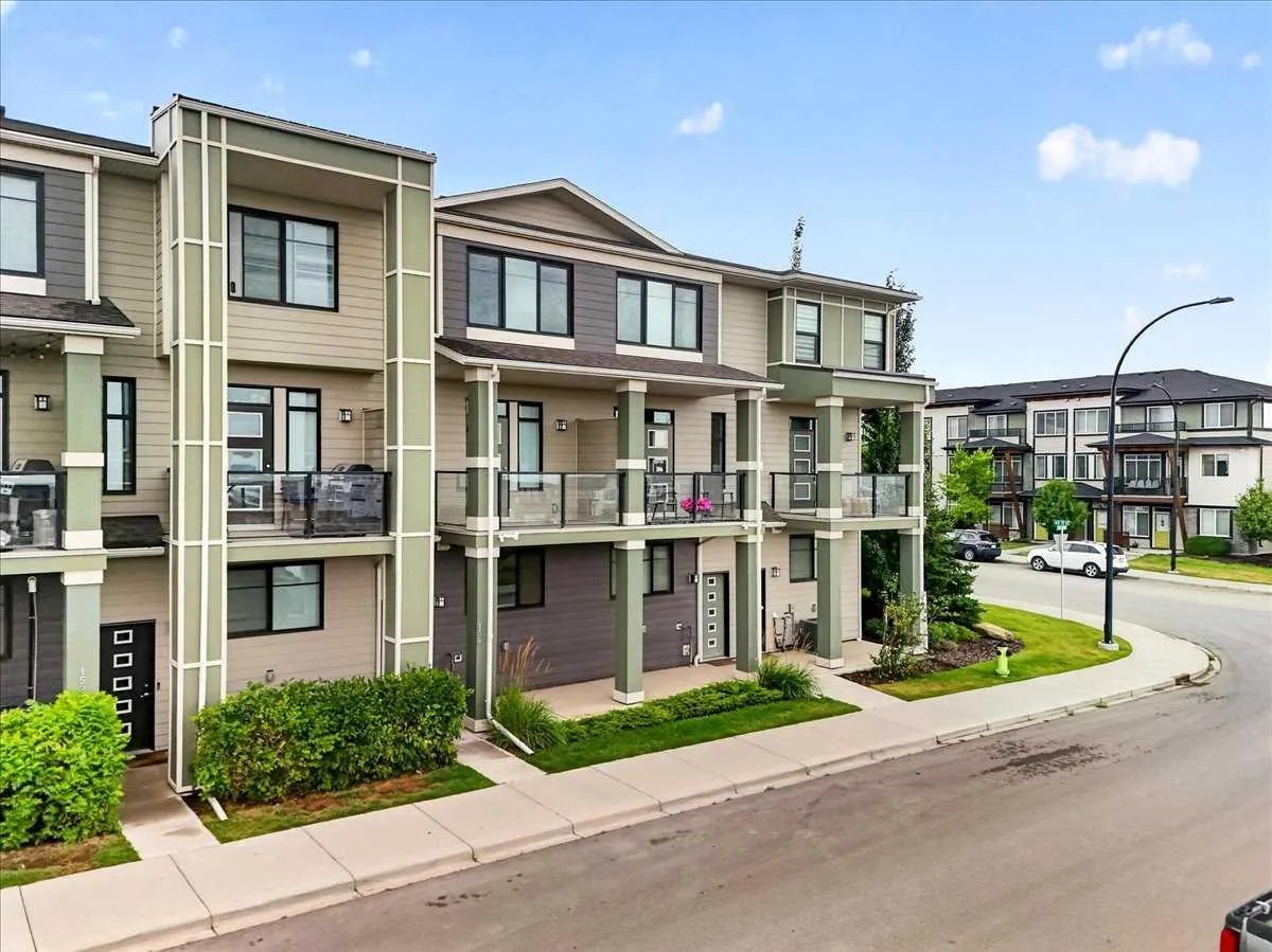 154 Seton Se Passage, Calgary