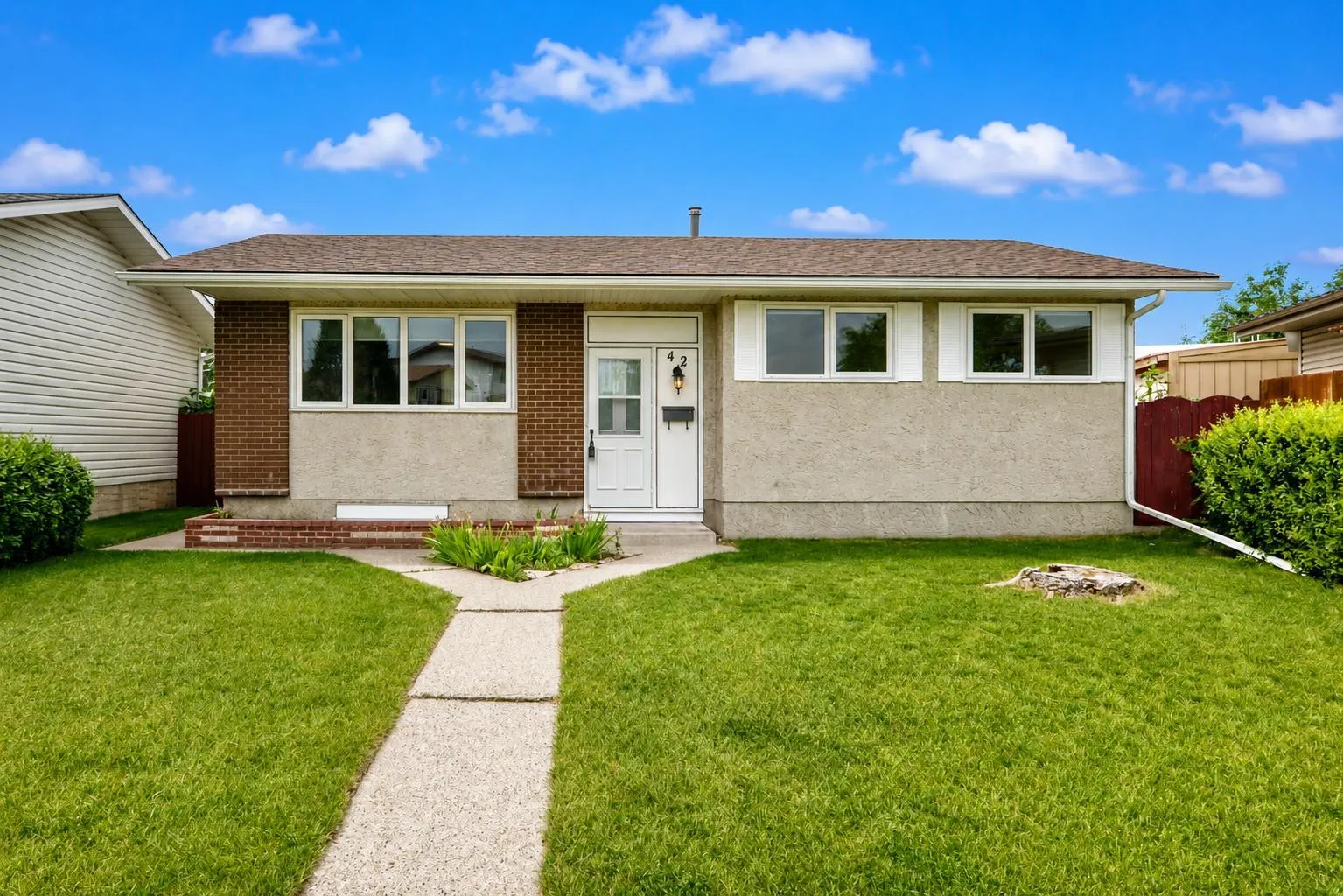 42 Rundlelawn Ne Close, Calgary