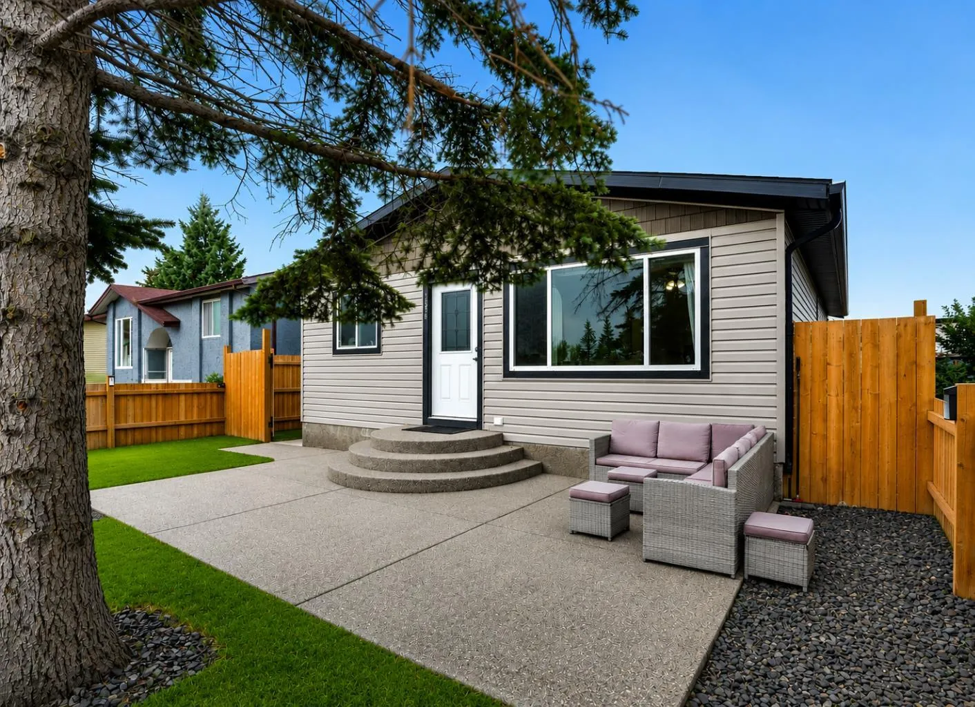 896 Rundlecairn Ne Way, Calgary