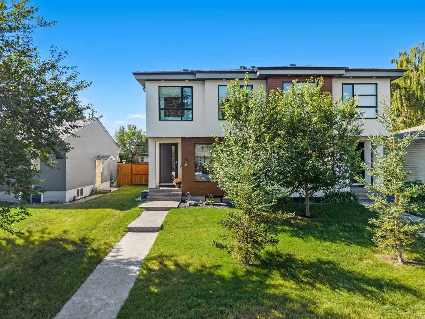 2213 25 Nw Avenue, Calgary