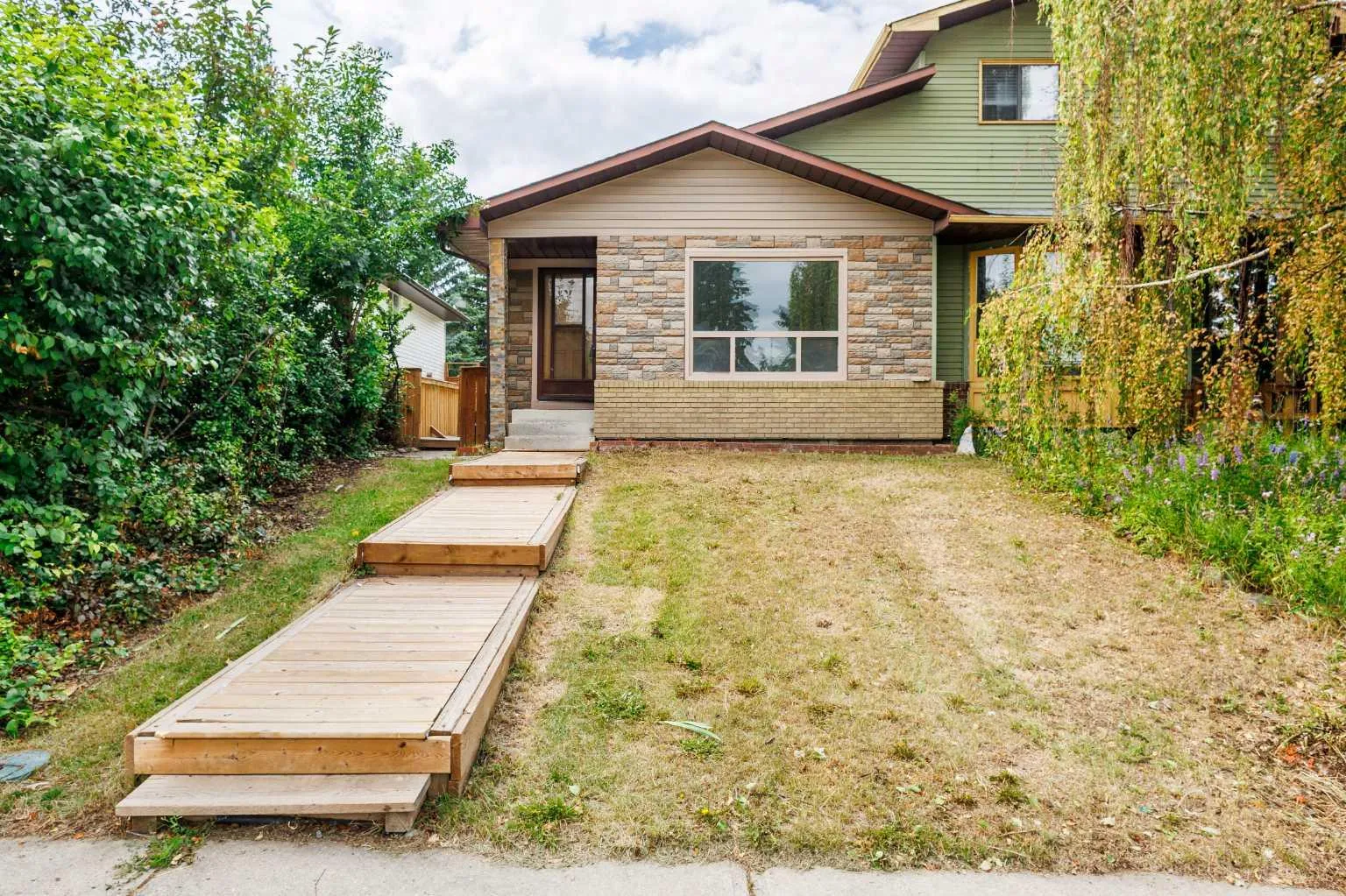 13 Bernard Nw Drive, Calgary