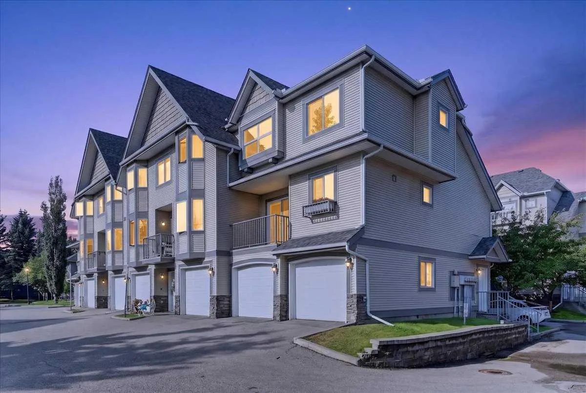 86 Cedarwood Sw Lane, Calgary