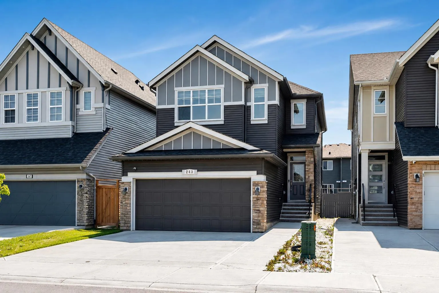 243 Savanna Ne Lane, Calgary