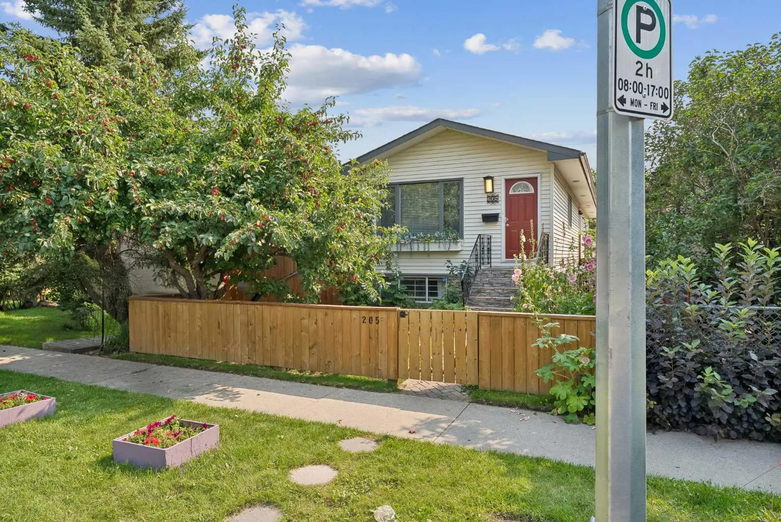 205 15 Ne Avenue, Calgary