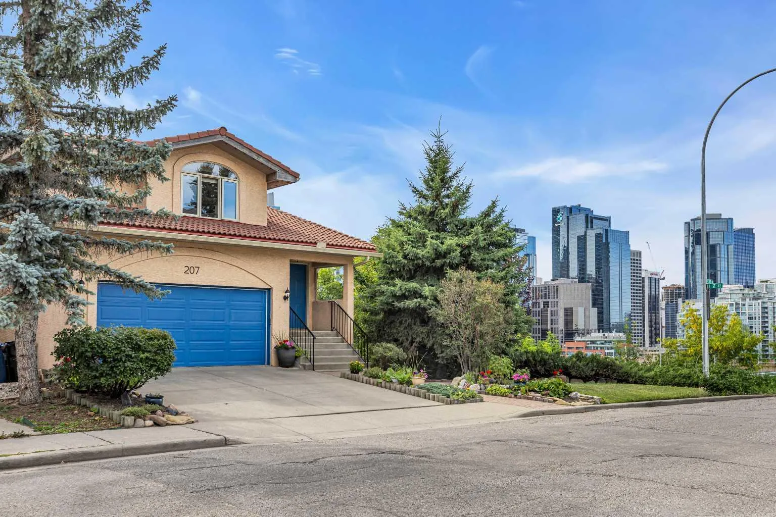 207 2 Ne Avenue, Calgary