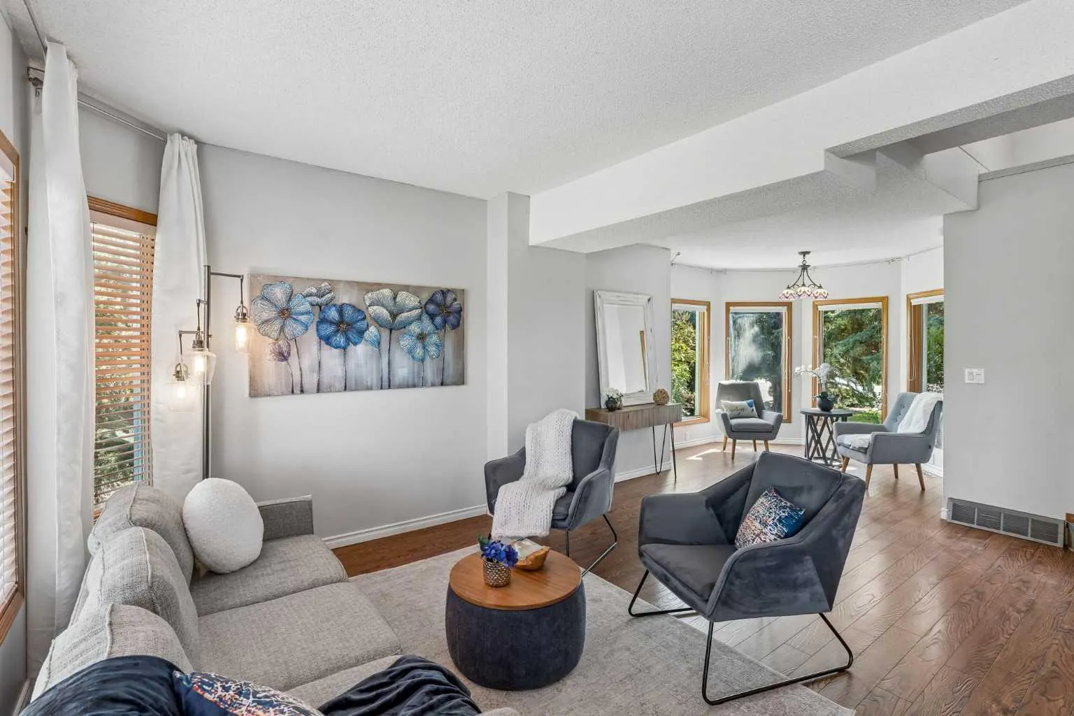 728 Shawnee Sw Drive, Calgary