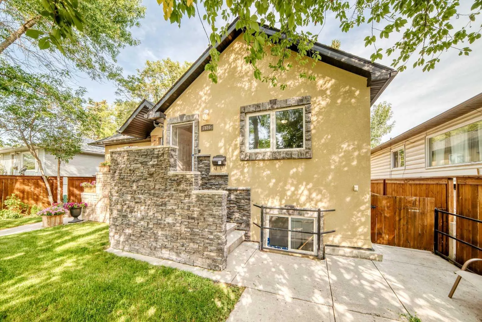 7616 23 Se Street, Calgary