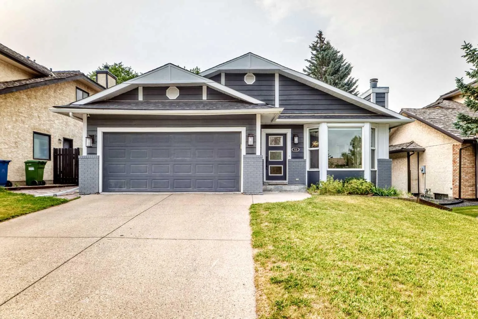 51 Strathaven Sw Circle, Calgary