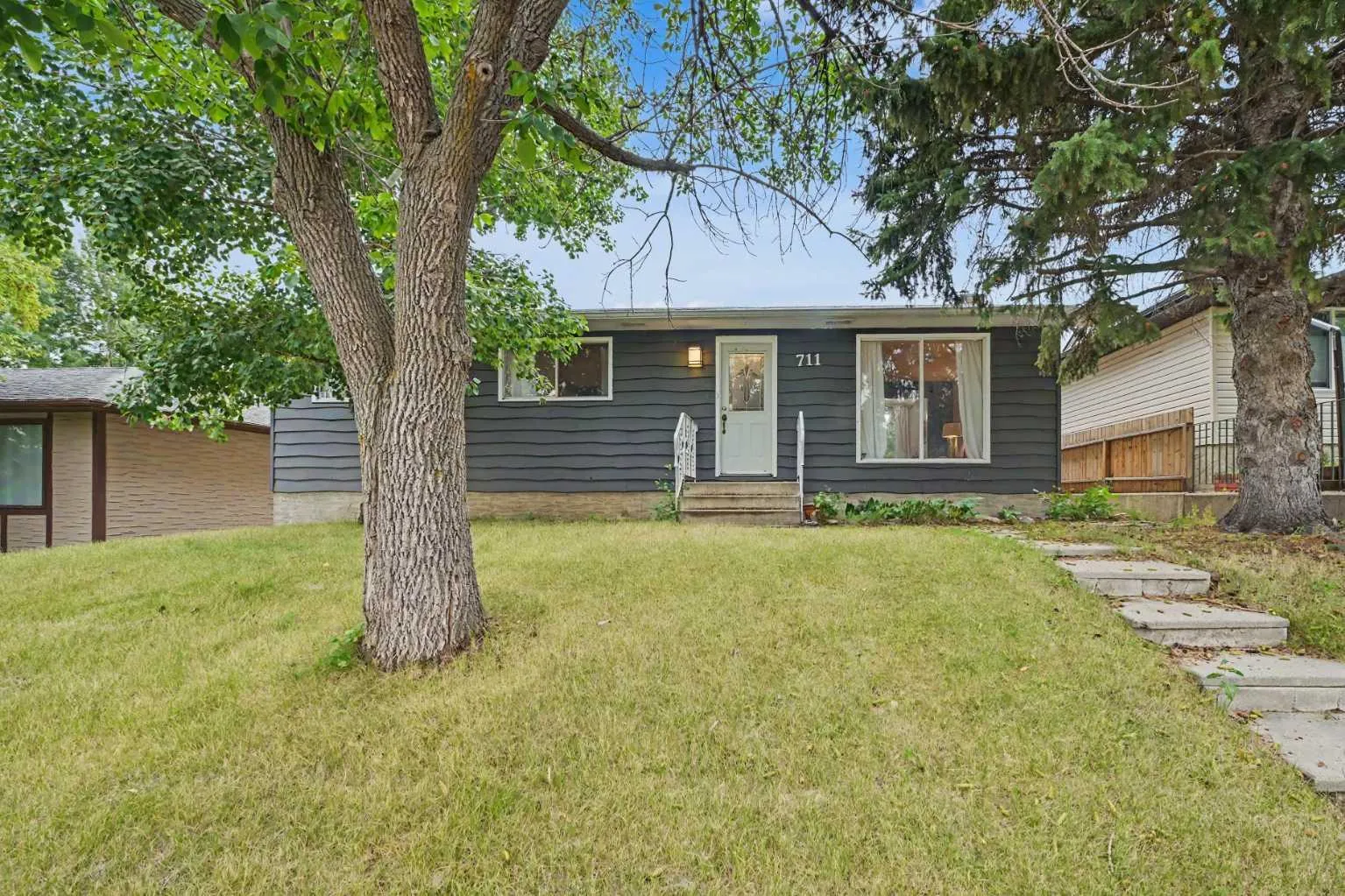 711 118 Sw Avenue, Calgary