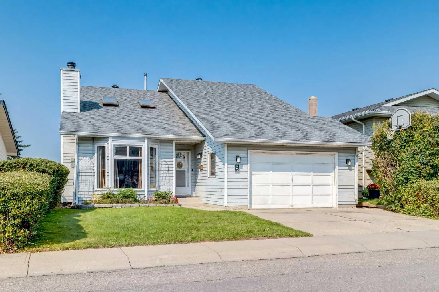 75 Sandstone Se Crescent, Airdrie