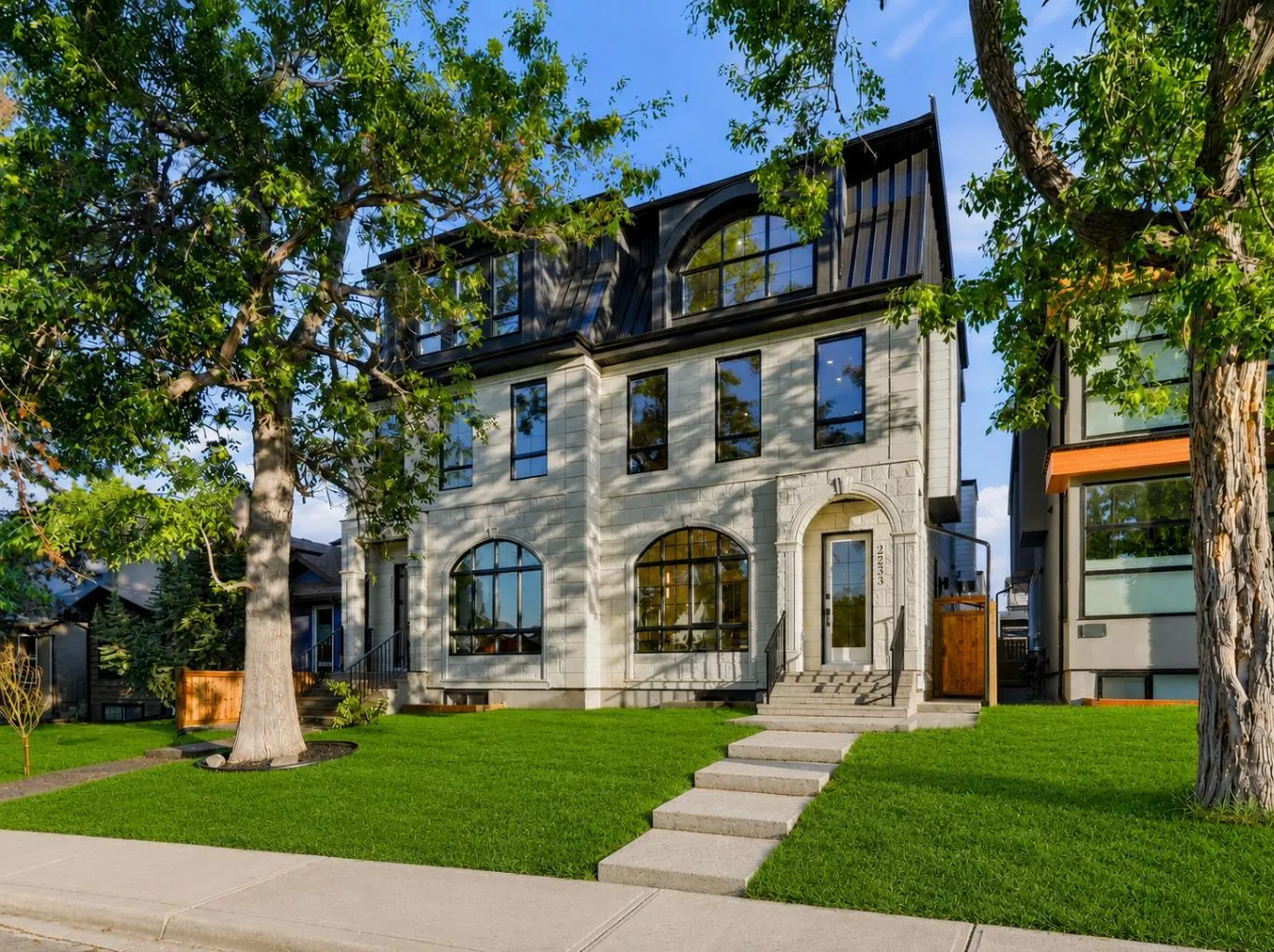 2233 2 Nw Avenue, Calgary