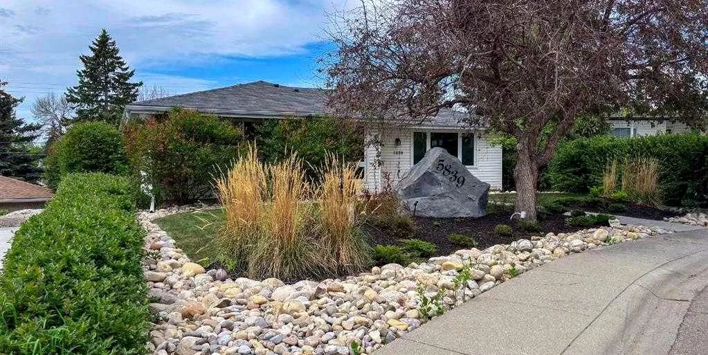5839 Dalkeith Hill, Calgary