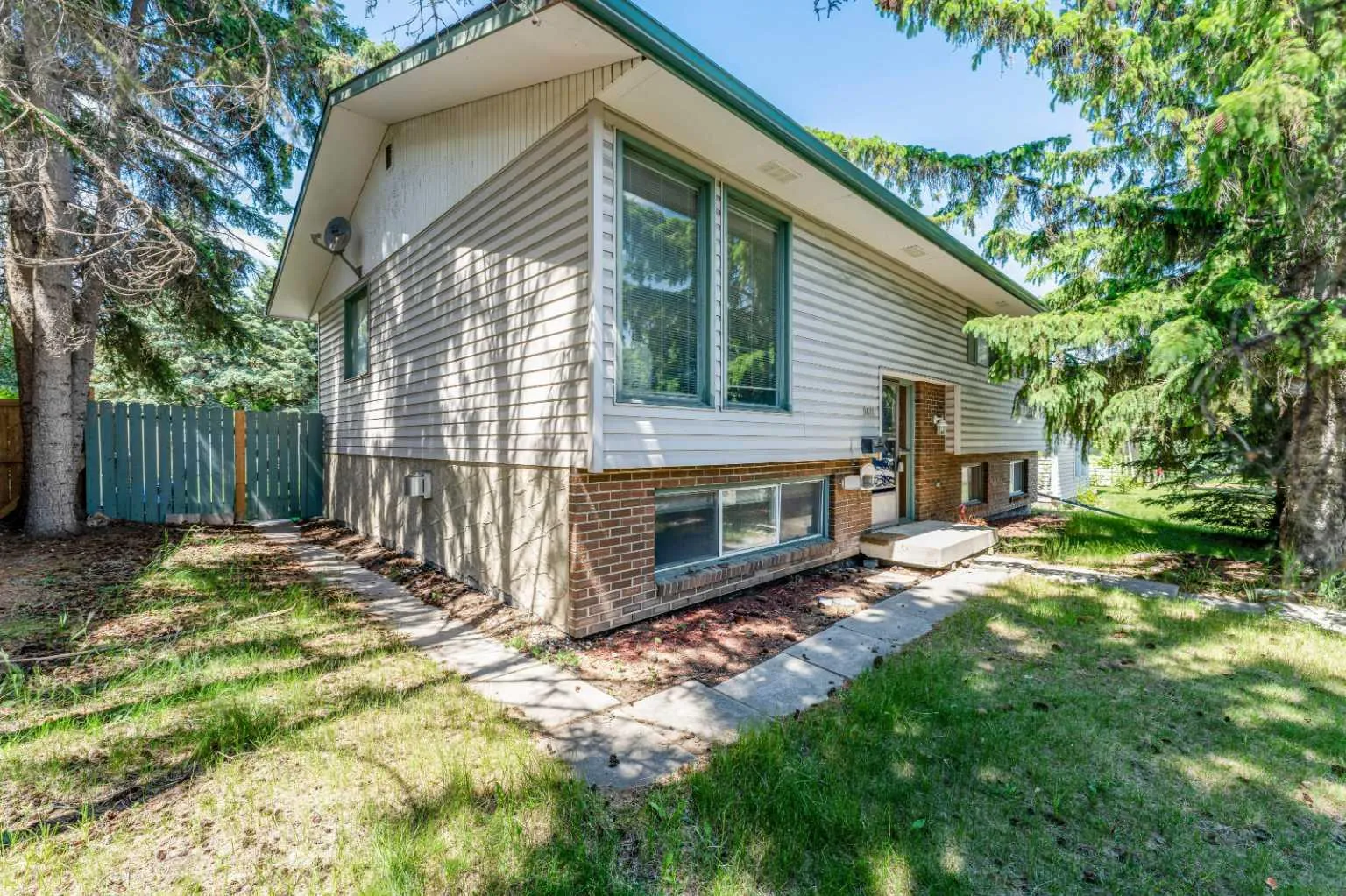 9611 24 Sw Street, Calgary