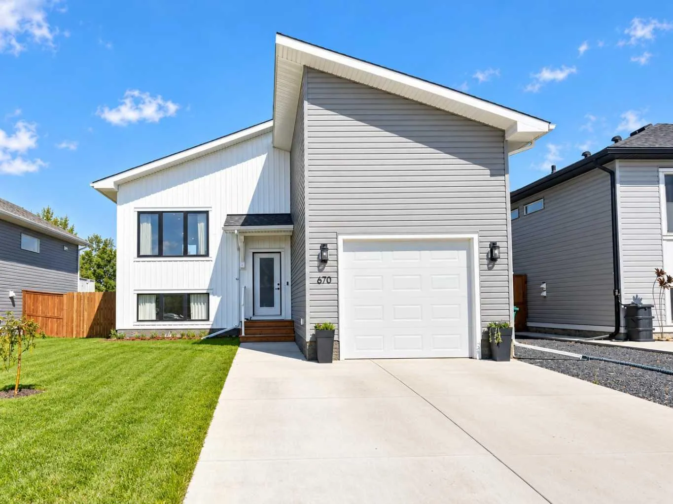 670 Anderson Nw Close, Diamond Valley