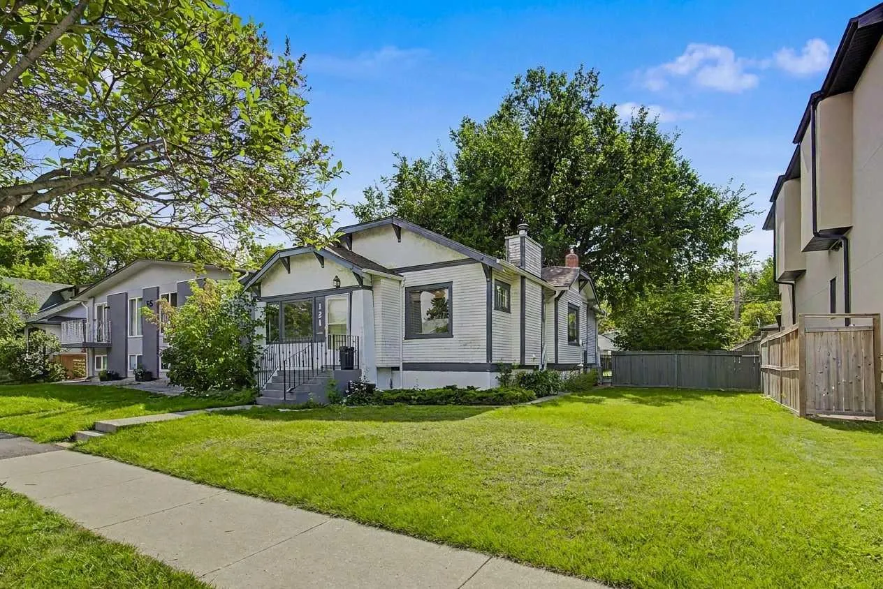 121 10 Ne Avenue, Calgary