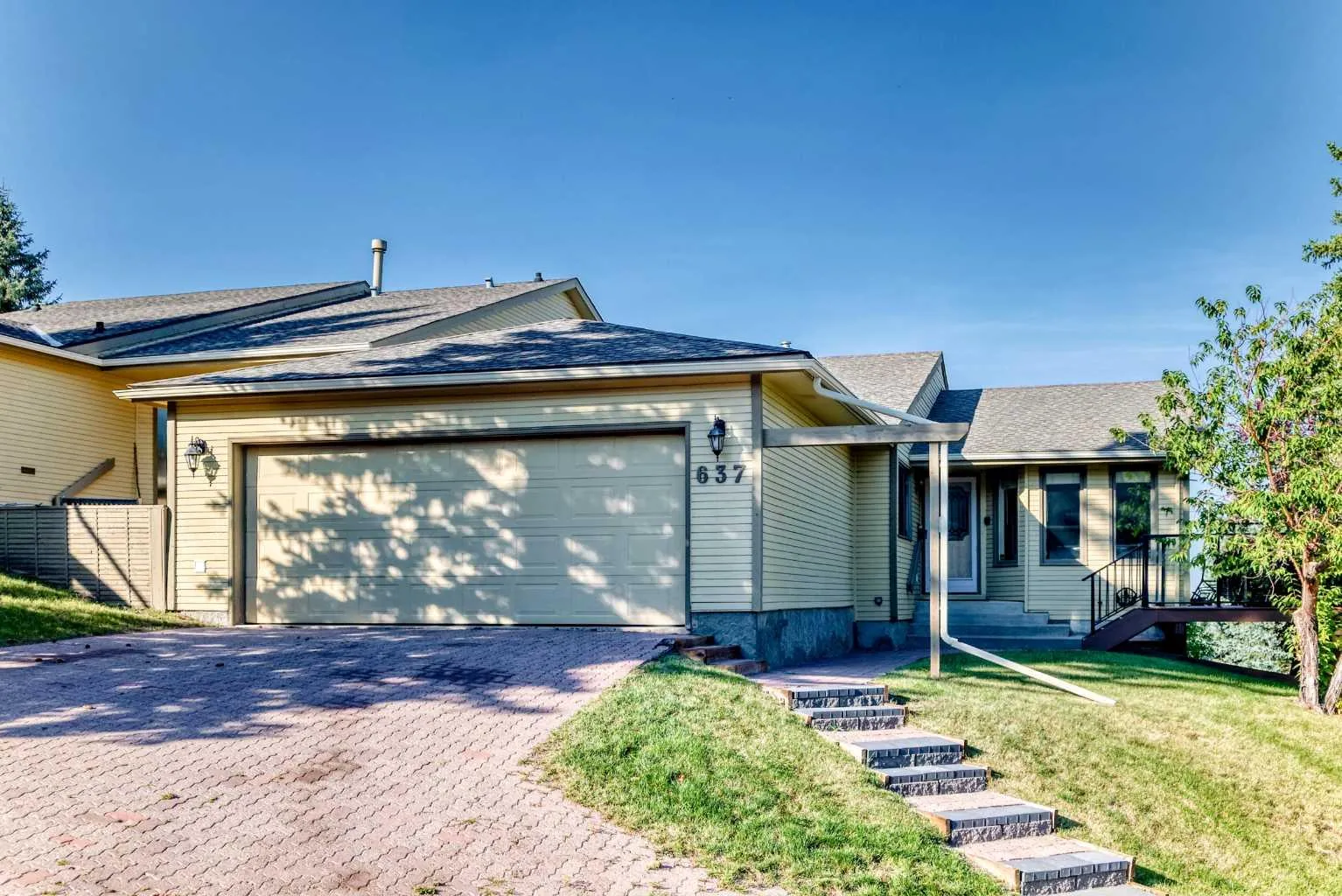 637 Stratton Sw Terrace, Calgary