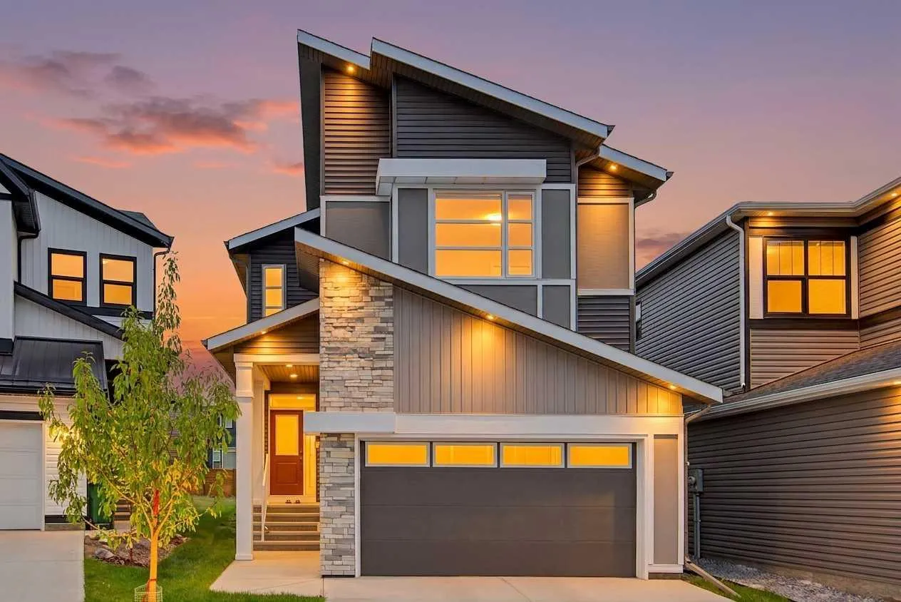 80 Lucas Nw Passage, Calgary