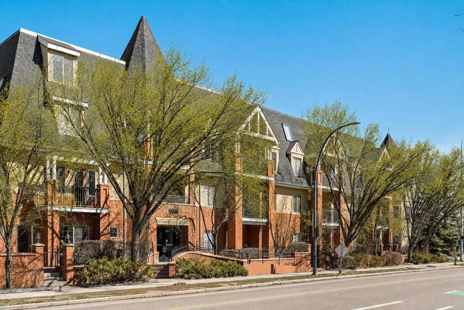 1110 5 Nw Avenue Unit 305, Calgary