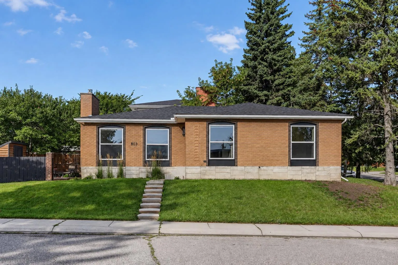 803 Canford Sw Crescent, Calgary