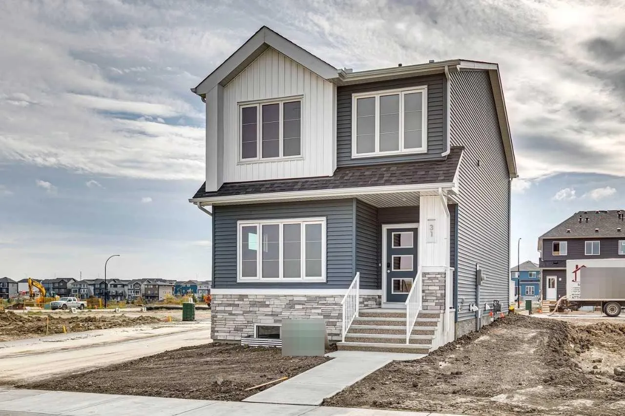 31 Lewiston Ne Park, Calgary
