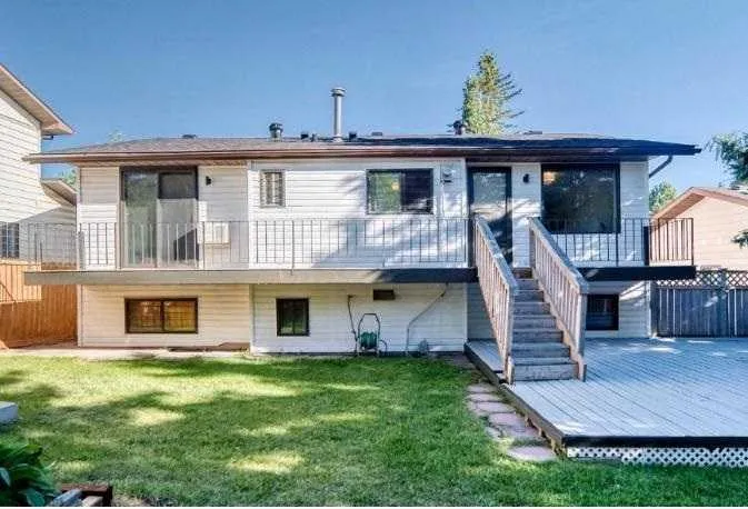 19 Hawkwood Nw Drive, Calgary