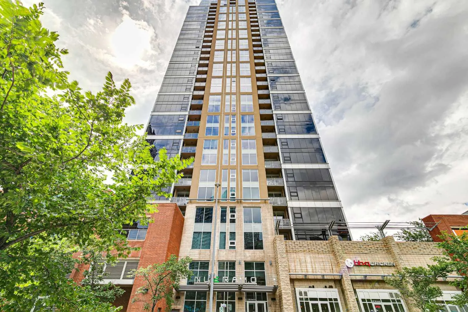 211 13 Se Avenue Unit 302, Calgary