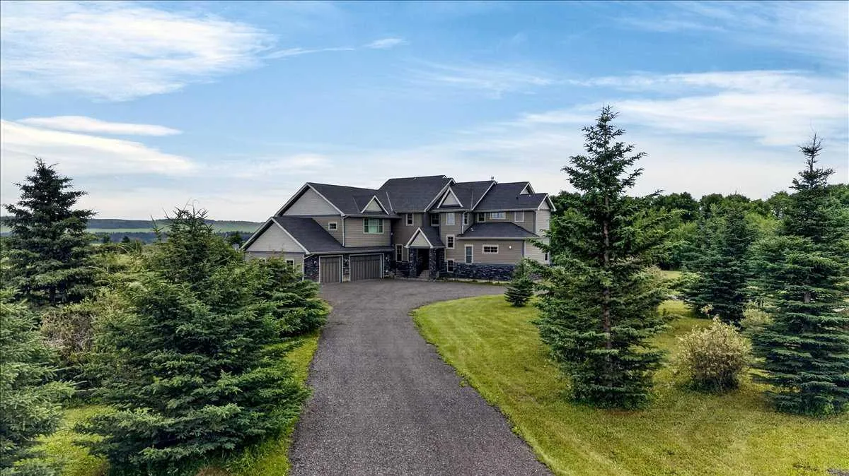 240117 210 W Avenue Unit 100, Foothills County