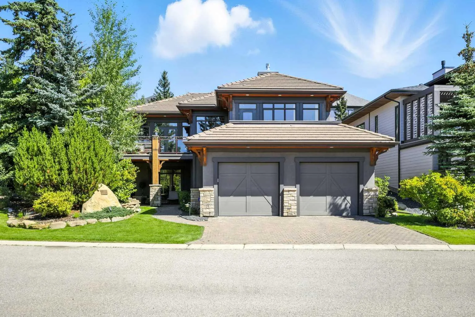16 Spring Valley Sw Lane, Calgary