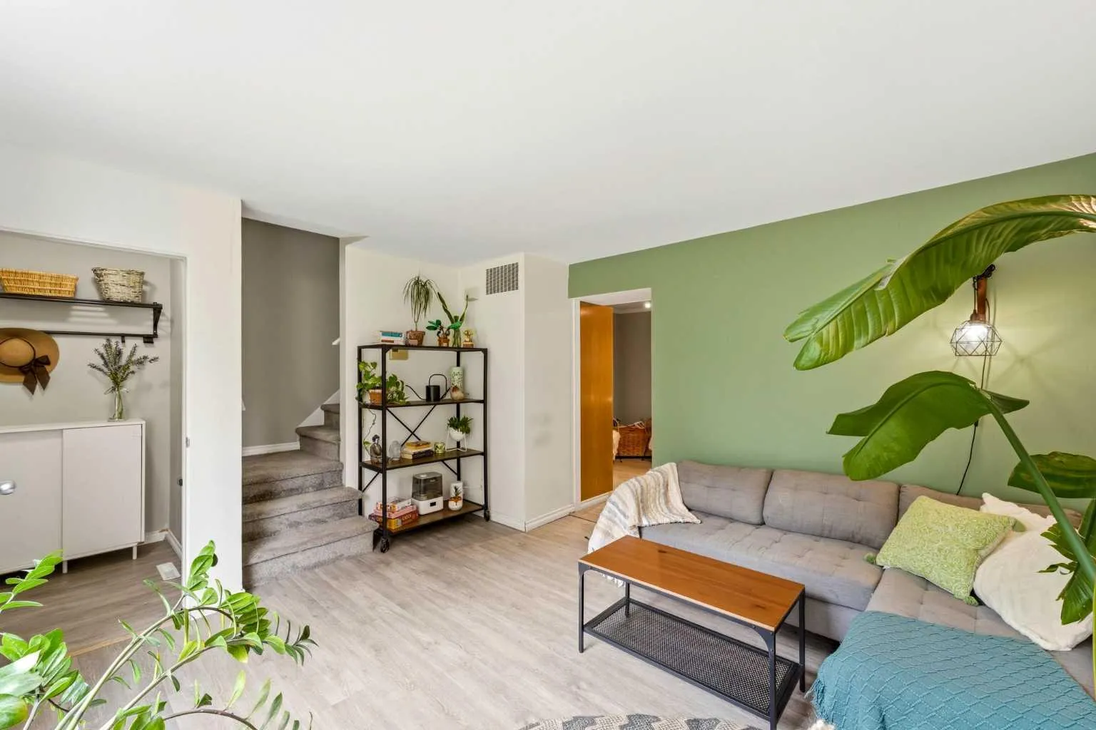 442 Regal Ne Park, Calgary