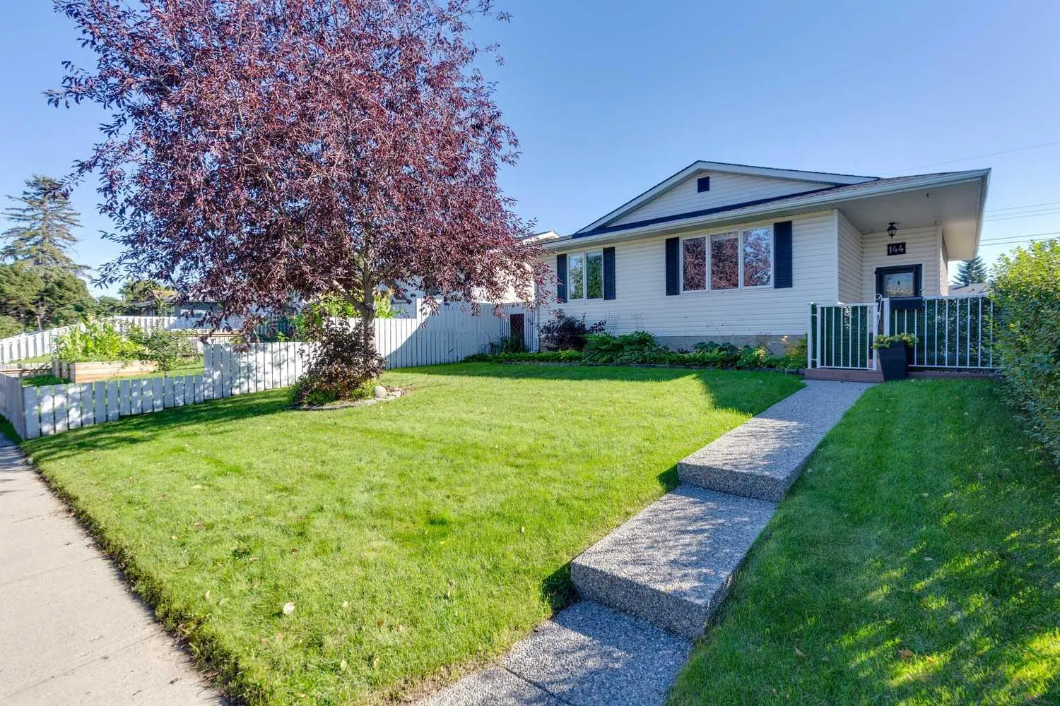 144 Dovercliffe Se Way, Calgary