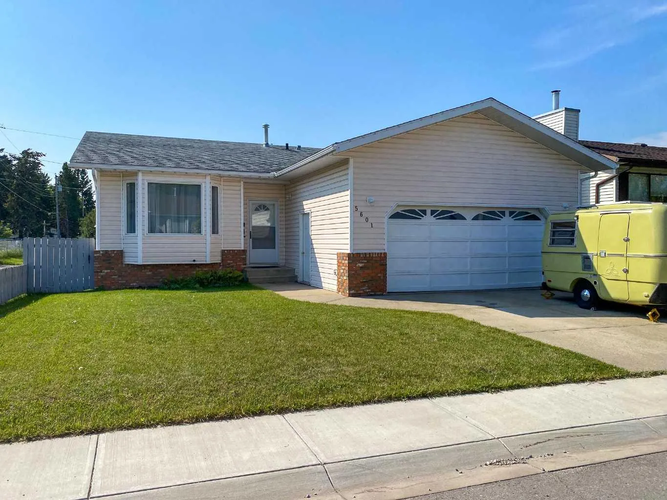 5601 43 St Close, Olds