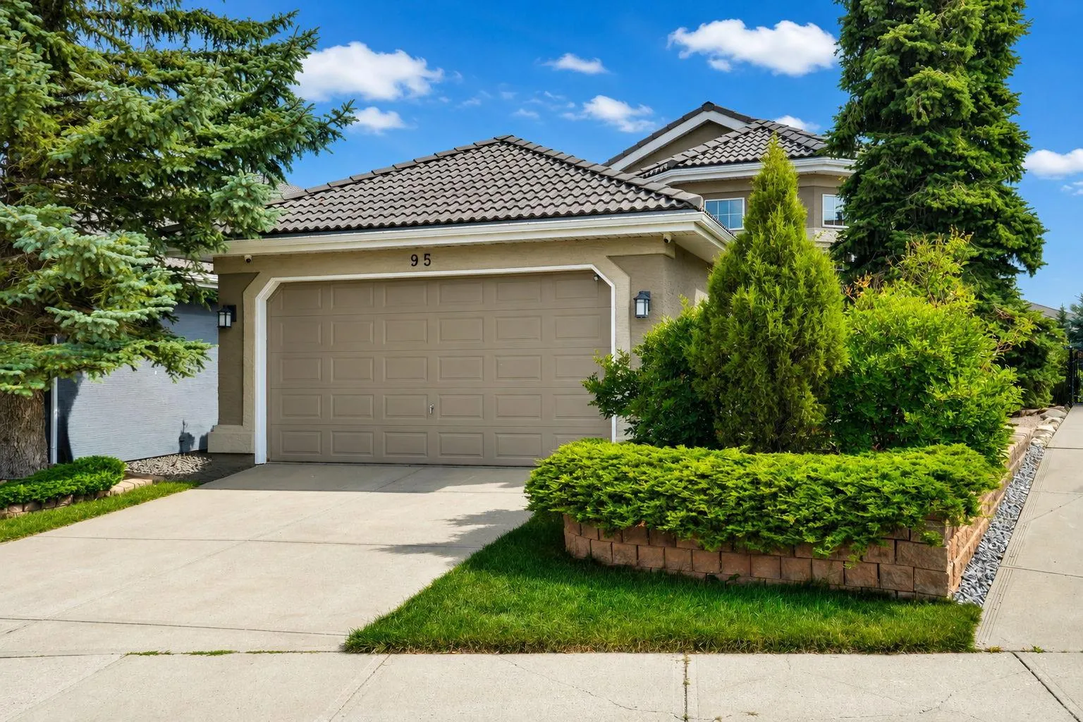 95 Citadel Nw Grove, Calgary