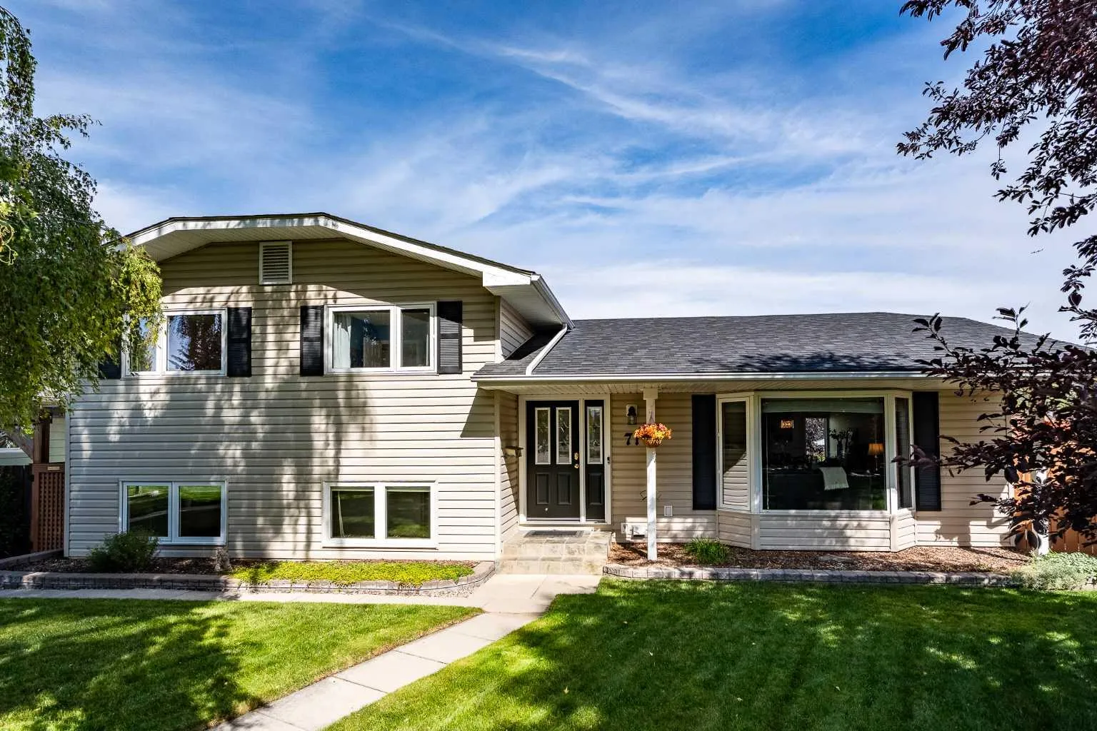 71 Lake Geneva Se Place, Calgary