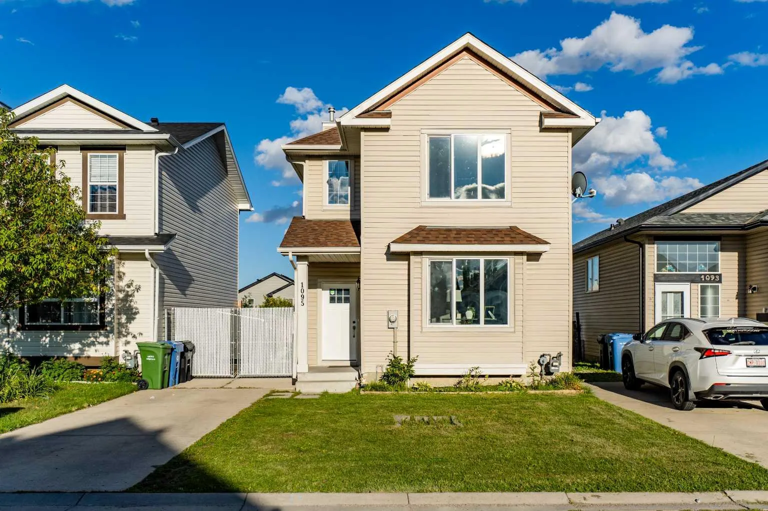1095 Bridlemeadows Sw Manor, Calgary