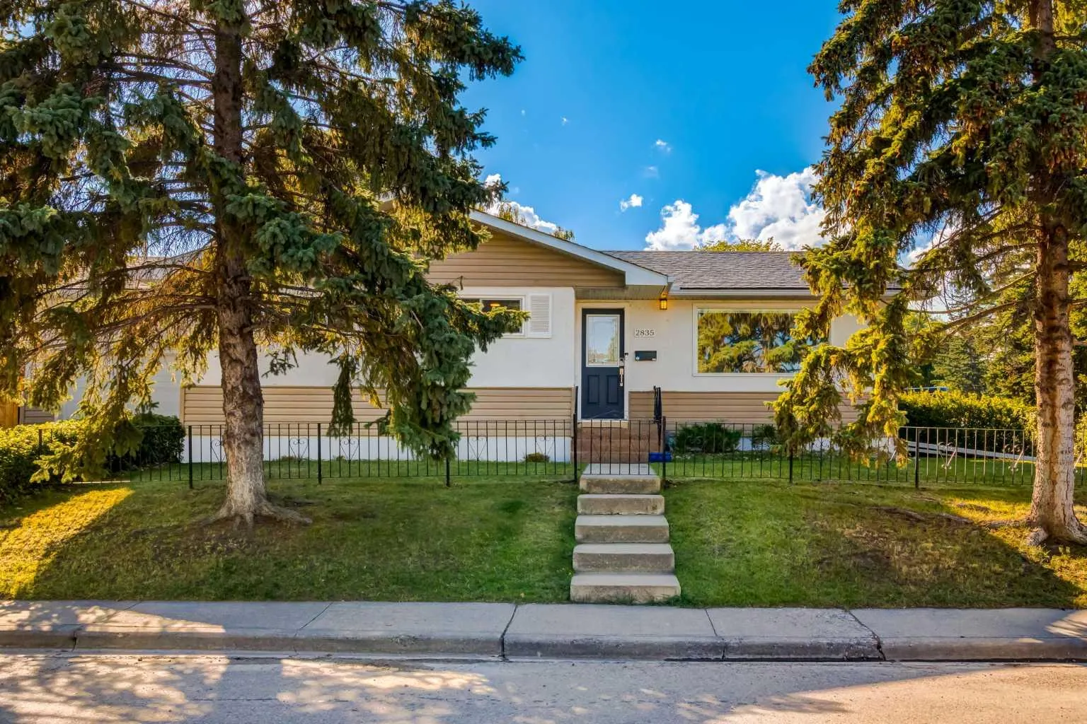2835 43 Sw Street, Calgary