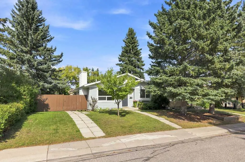 148 Cantrell Sw Drive, Calgary