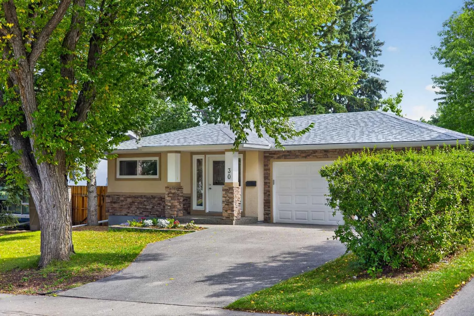30 Wimbledon Sw Drive, Calgary