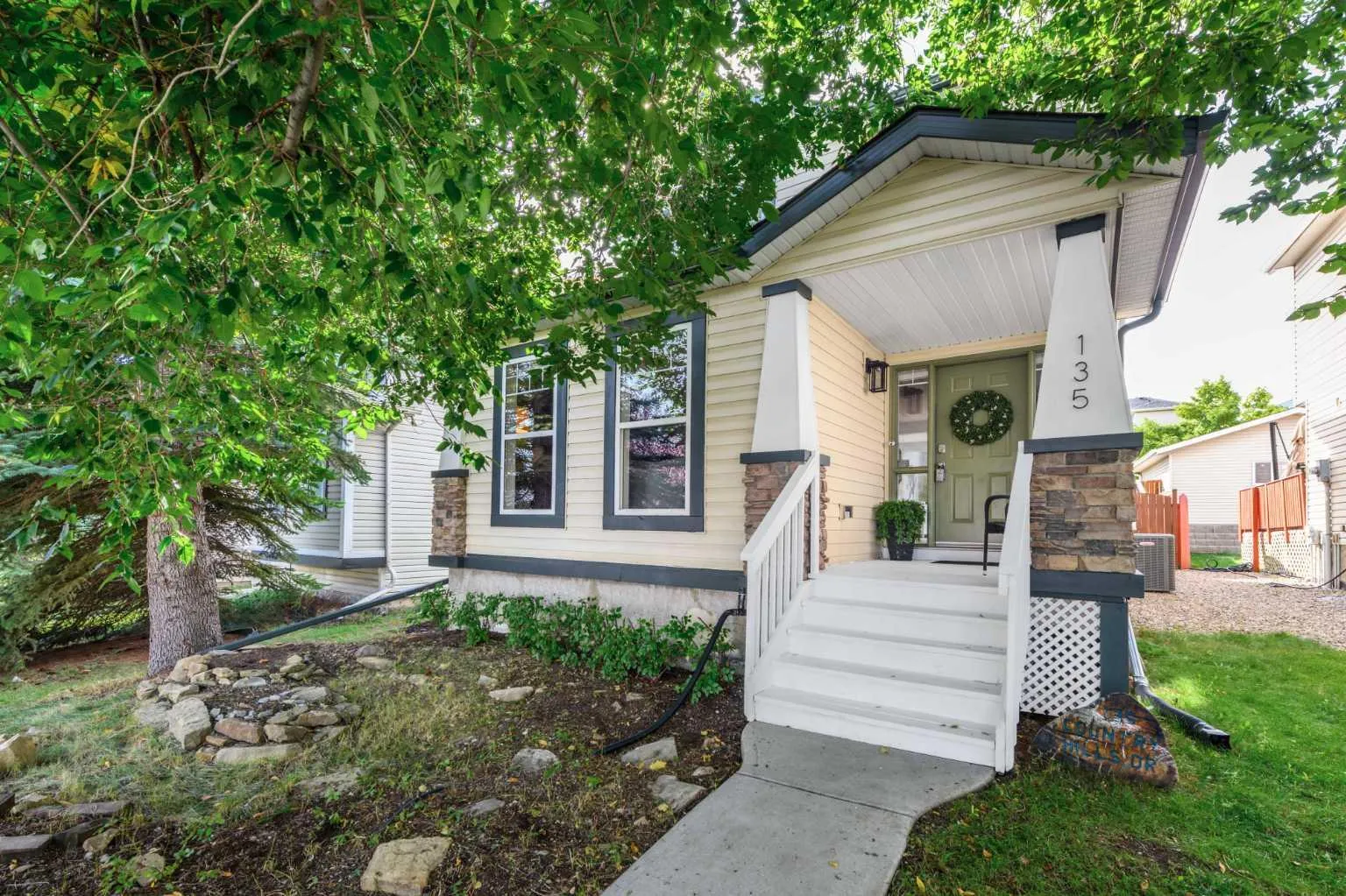135 Country Hills Nw Drive, Calgary