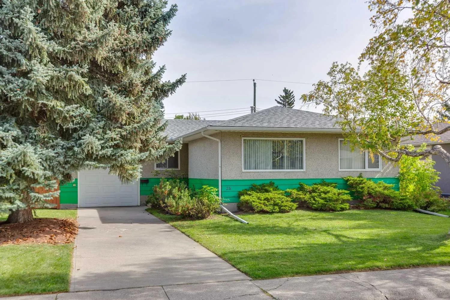 28 Gainsborough Sw Drive, Calgary