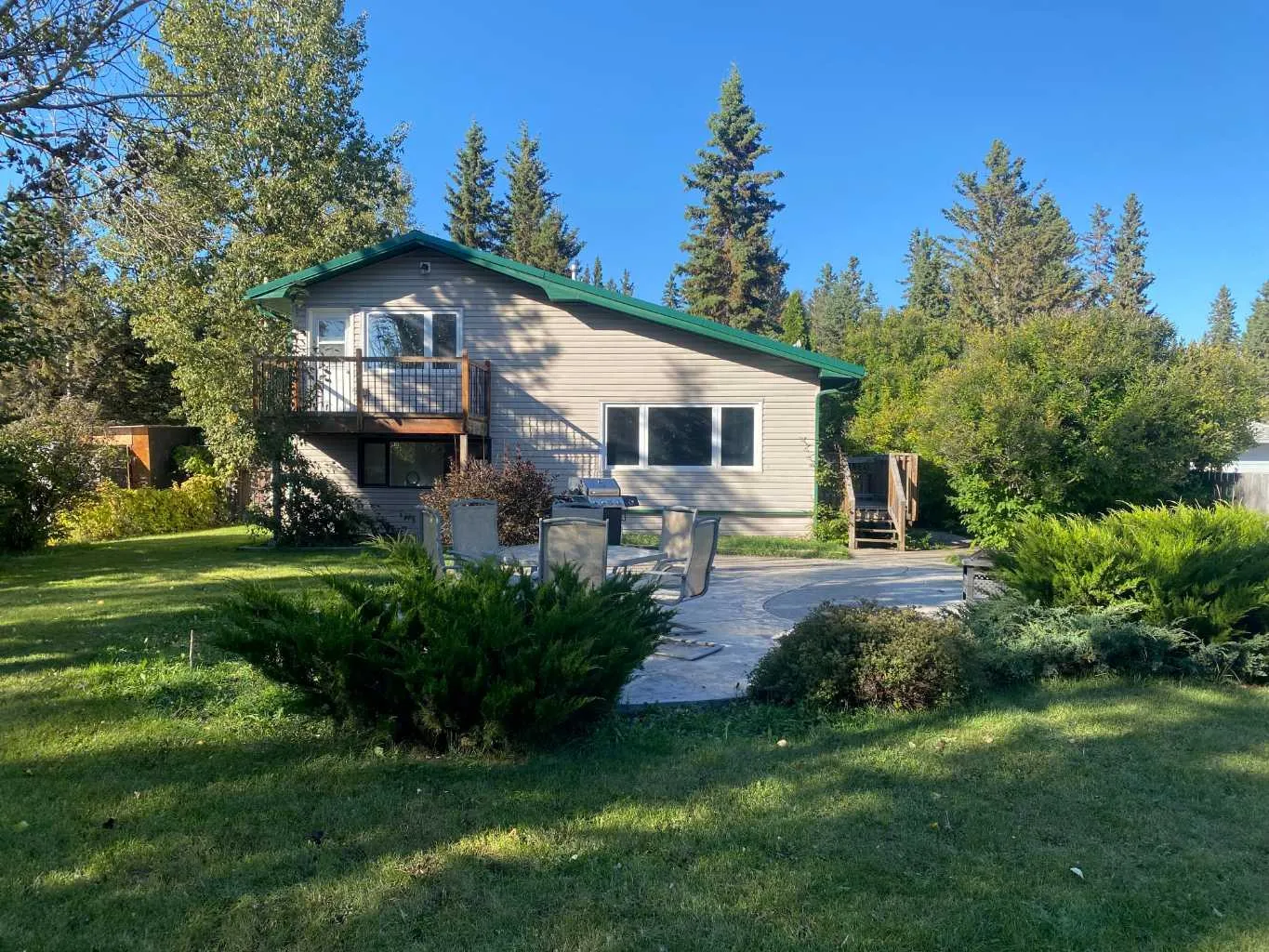 987 1 Ne Avenue, Sundre