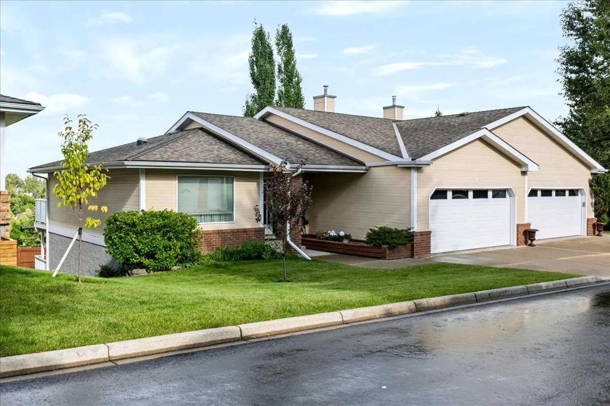 140 Strathaven Sw Circle Unit 36, Calgary