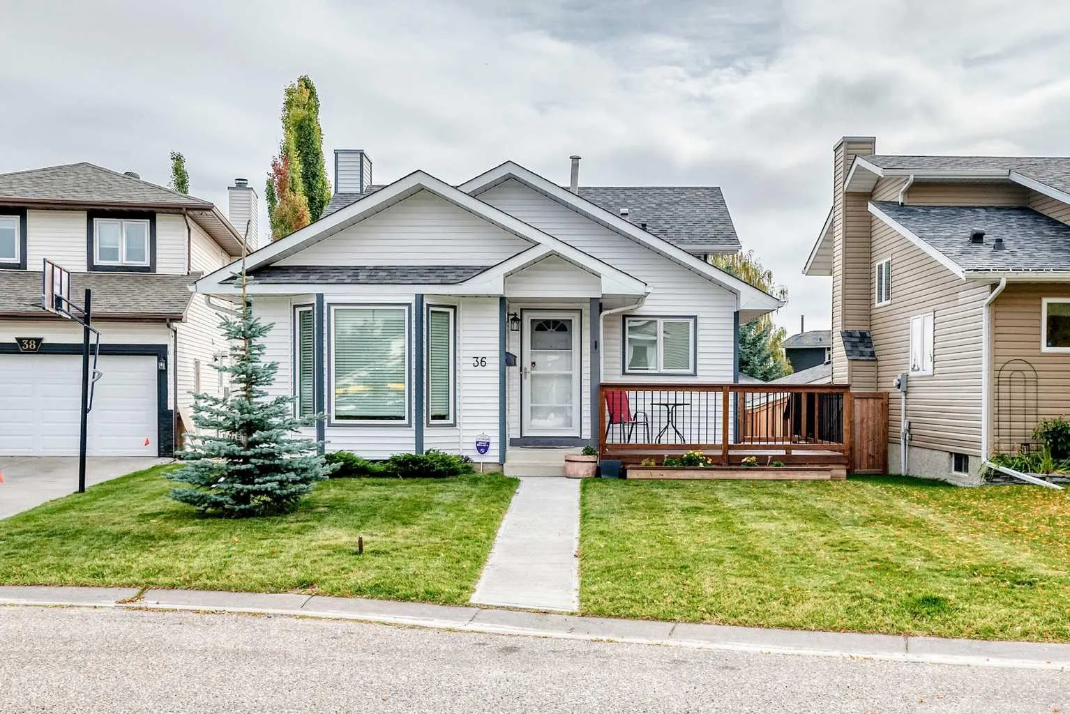 36 Sandpiper Nw Way, Calgary