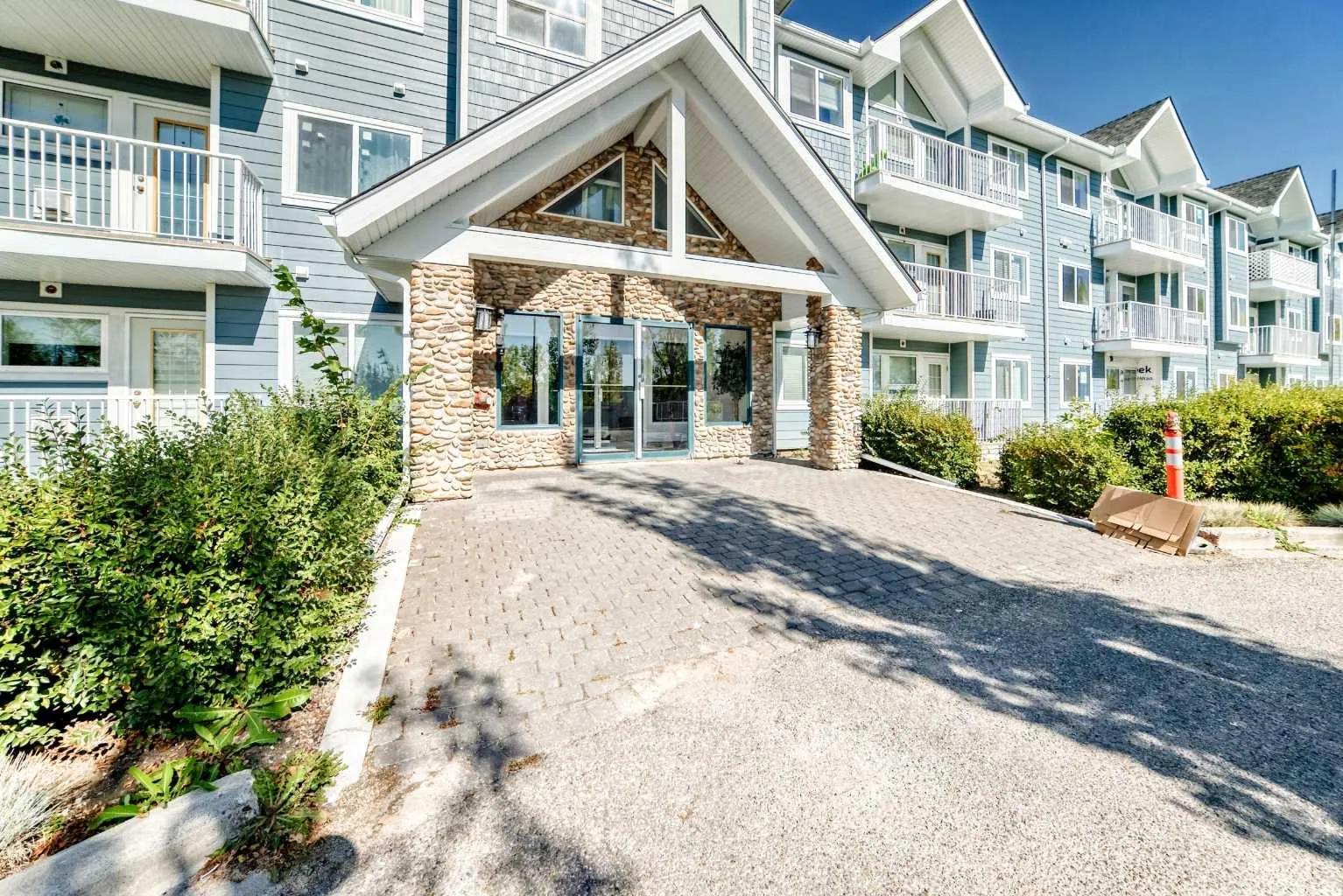 7 Harvest Gold Ne Manor Unit 103, Calgary