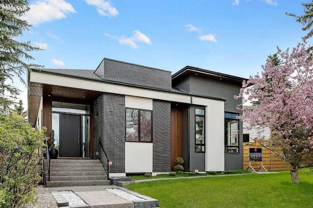 1027 39 Nw Avenue, Calgary